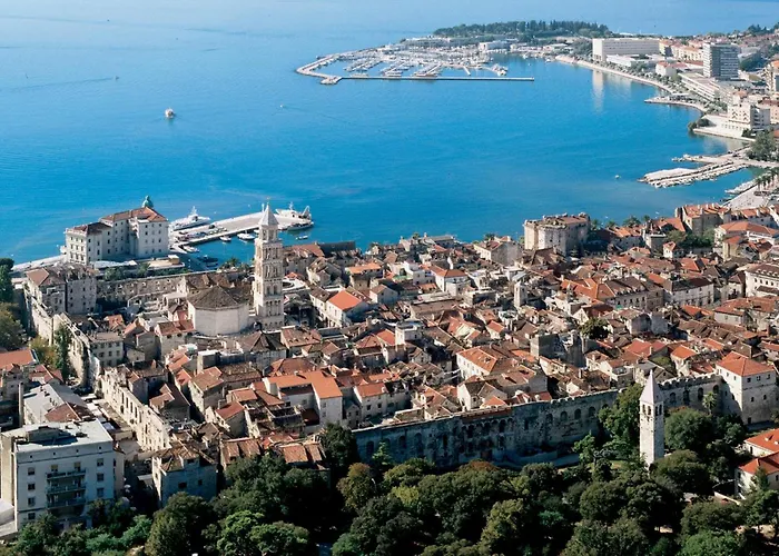 Modern And Practical In The Heart Of Apartament Split