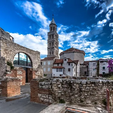 Modern And Practical In The Heart Of Lägenhet Split